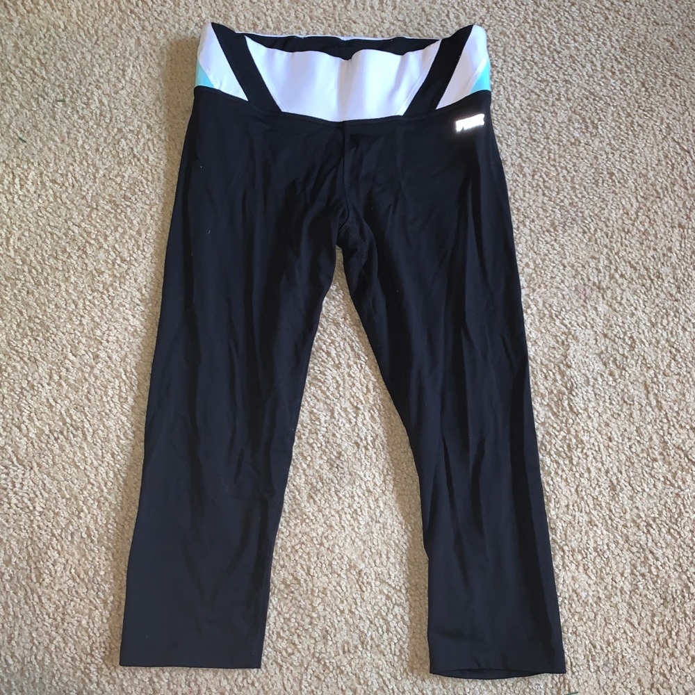 PINK Ultimate Crop Yoga Leggings 🖤 Size S